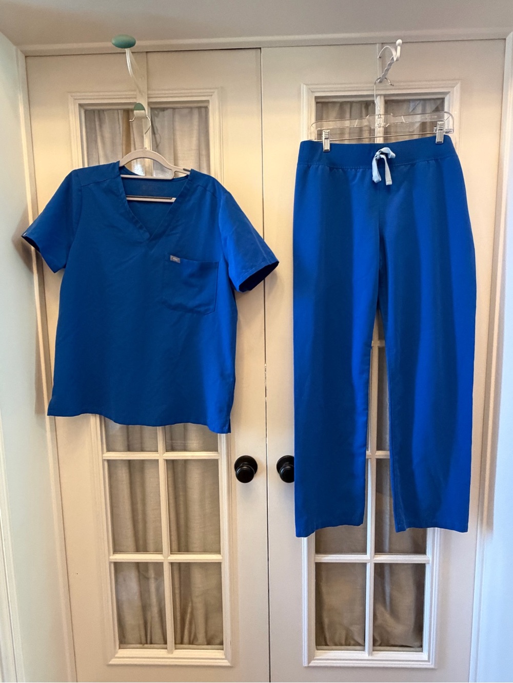 LARGE Top MEDIUM Pants Royal Blue Women’s Figs Set EUC